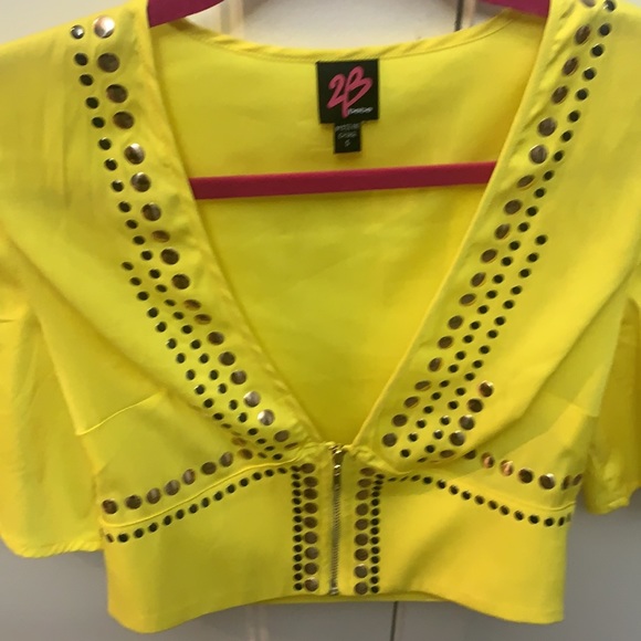 Yellow Short Sleeve cardigan - Picture 2 of 2